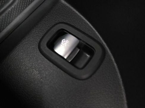 Used 2024 Mercedes-Benz GLC 300 4MATIC image 28