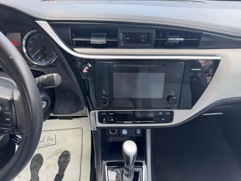 Used 2017 Toyota Corolla LE FWD image 8