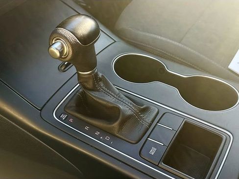 Used 2018 Kia Sorento LX image 16