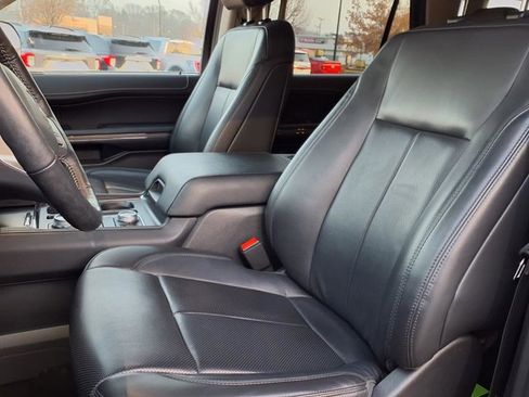 Certified 2023 Ford Expedition XLT image 4