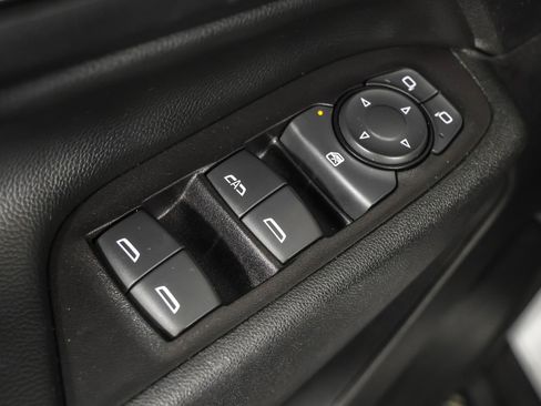 Used 2018 Chevrolet Equinox LT image 32