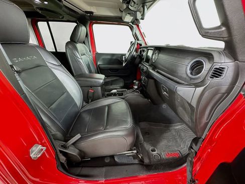 Used 2019 Jeep Wrangler Unlimited Sahara w/ Dual Top Group AWD/4WD image 30