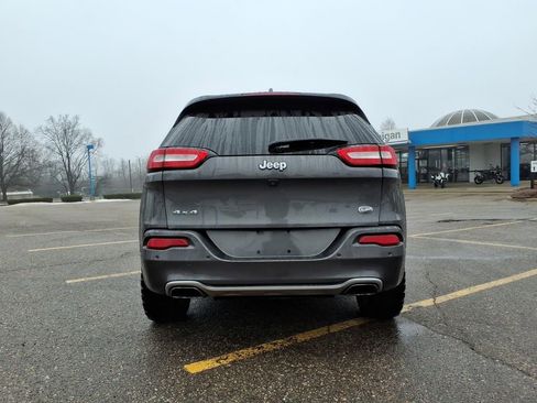 Used 2018 Jeep Cherokee Overland AWD/4WD image 6