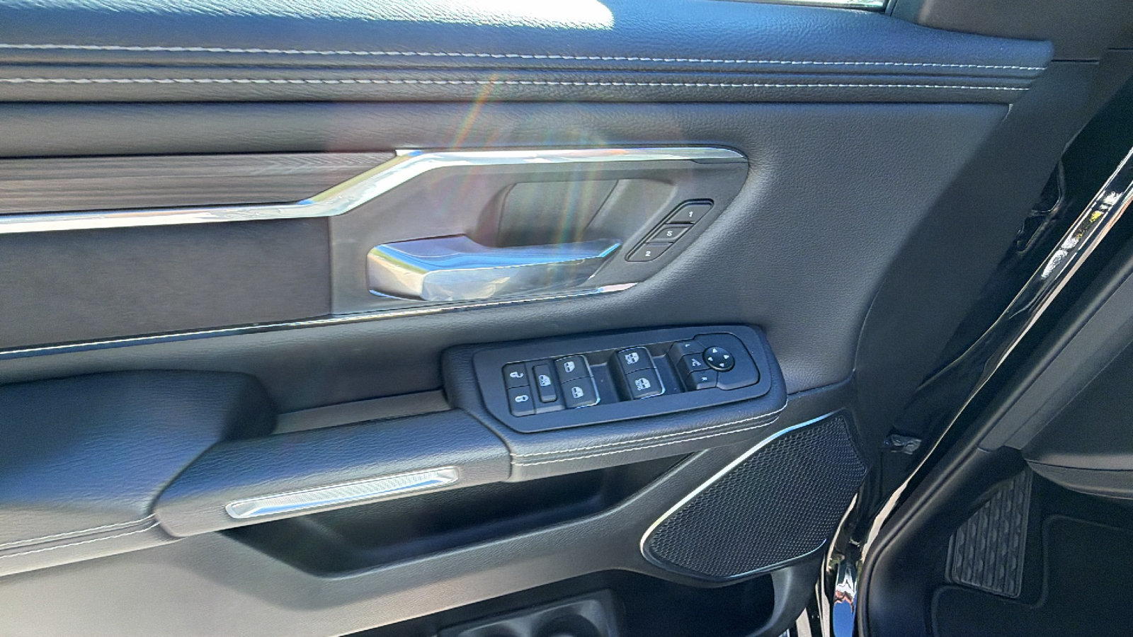 Used 2025 RAM 1500 Laramie w/ Sport Appearance Package AWD/4WD image 17