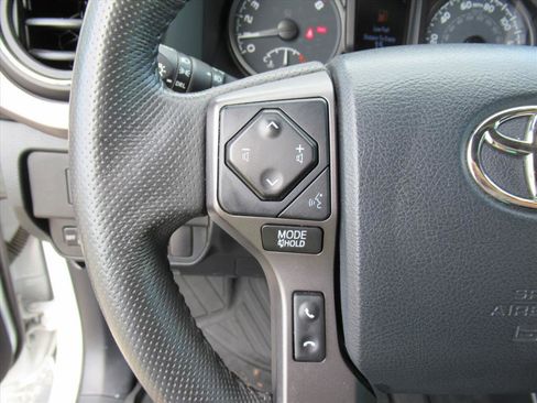 Used 2020 Toyota Tacoma TRD Off-Road image 19