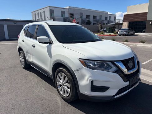 Used 2018 Nissan Rogue S image 2