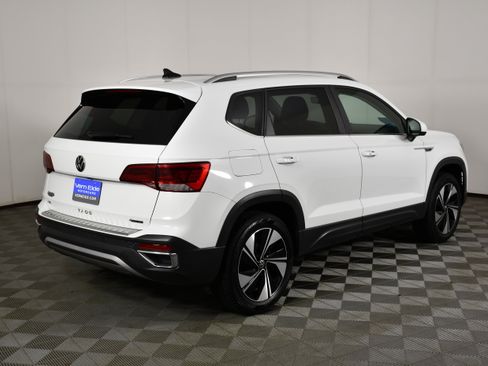 Used 2023 Volkswagen Taos SE AWD/4WD image 6