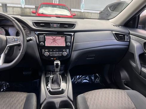 Used 2019 Nissan Rogue SV w/ Premium Package image 15