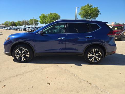 Used 2019 Nissan Rogue SV w/ Premium Package image 6