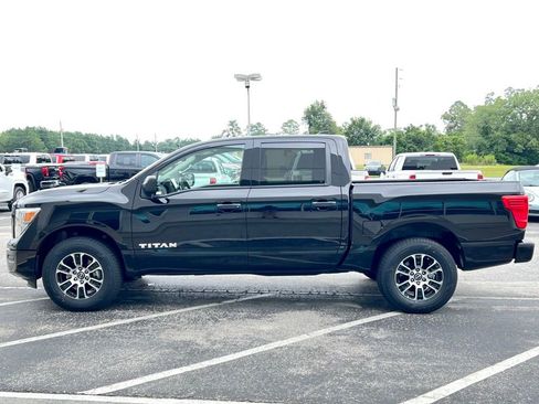 Used 2023 Nissan Titan SV image 9