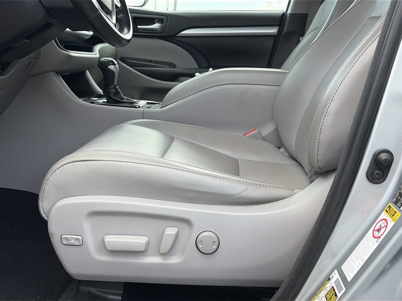 Used 2018 Toyota Highlander XLE FWD image 18