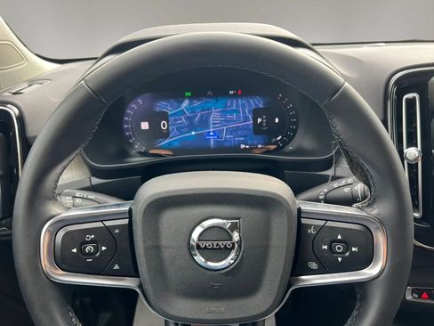 Used 2023 Volvo XC40 B4 Core FWD image 15