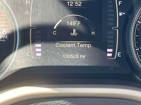 Used 2018 Jeep Cherokee Latitude AWD/4WD image 25
