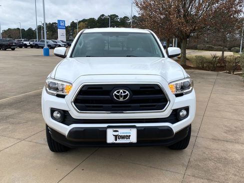 Used 2017 Toyota Tacoma SR5 w/ Tow Package image 2