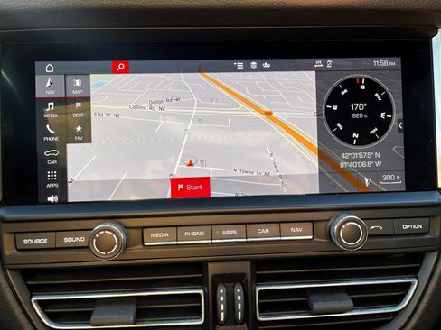 Used 2020 Porsche Macan Base AWD 4dr SUV image 15