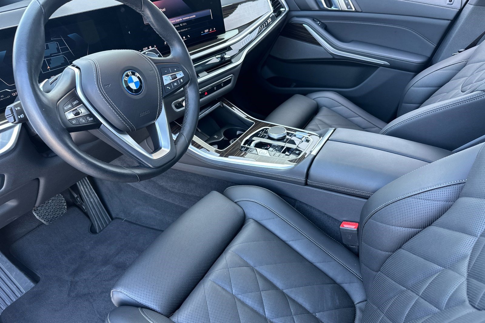 Used 2024 BMW X5 xDrive50e w/ Premium Package AWD/4WD image 4