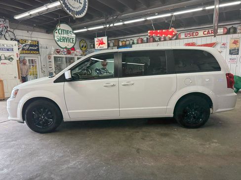 Used 2019 Dodge Grand Caravan GT image 2