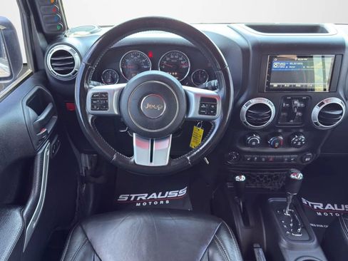 Used 2016 Jeep Wrangler Unlimited Rubicon AWD/4WD image 15
