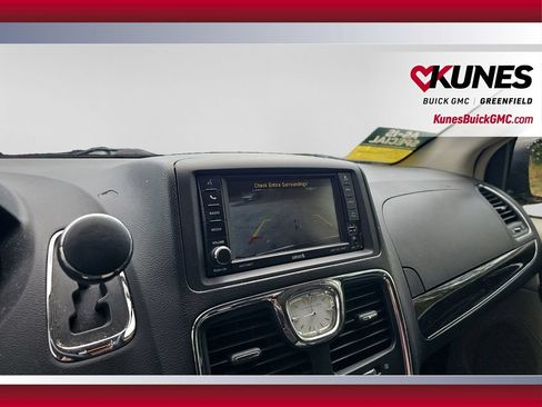 Used 2012 Chrysler Town & Country Touring w/ Entertainment Group #1 FWD image 17