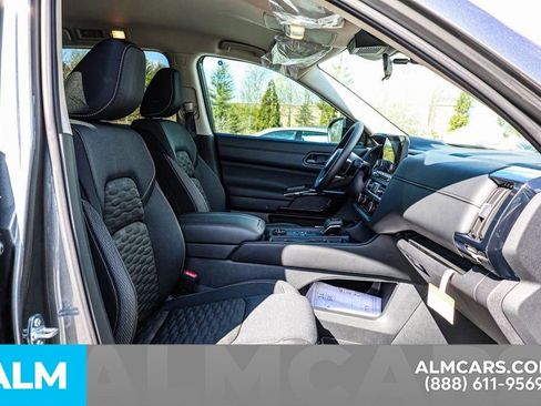 Used 2025 Nissan Pathfinder S image 23