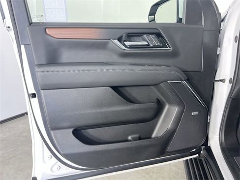 Used 2025 GMC Yukon Denali w/ Denali Reserve Package image 23