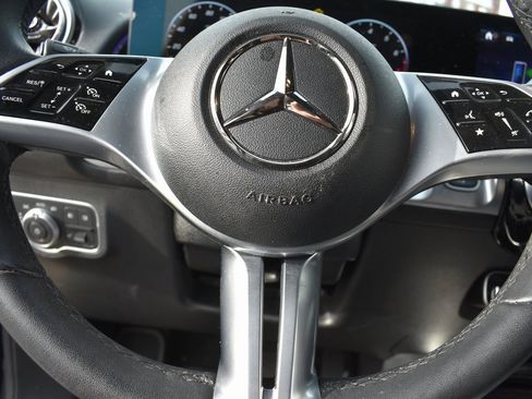 Used 2025 Mercedes-Benz GLB 250 image 14