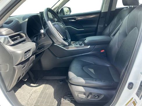 Used 2023 Toyota Highlander Limited AWD/4WD image 10