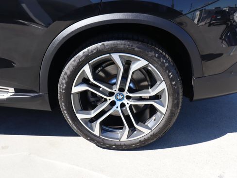 Used 2025 BMW X5 xDrive50e w/ Parking Assistance Package image 9