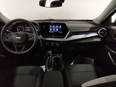 Used 2025 Chevrolet Trax LS FWD image 31