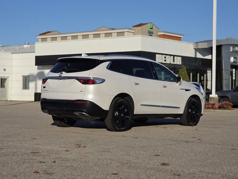 Used 2023 Buick Enclave Essence w/ Sport Touring Edition image 7