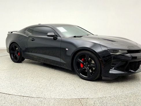 Used 2017 Chevrolet Camaro SS RWD image 3