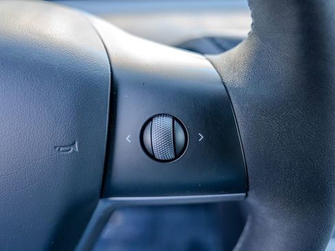 Used 2023 Tesla Model Y Long Range image 7