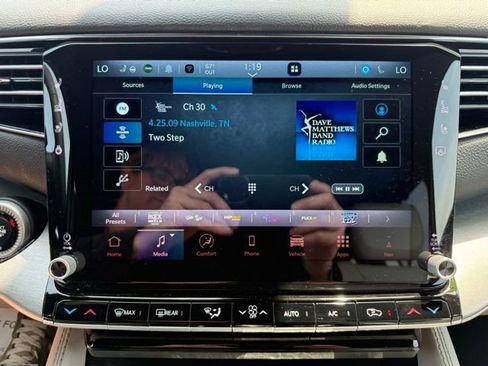 Used 2025 Jeep Wagoneer Series III w/ Premium Group I AWD/4WD image 28