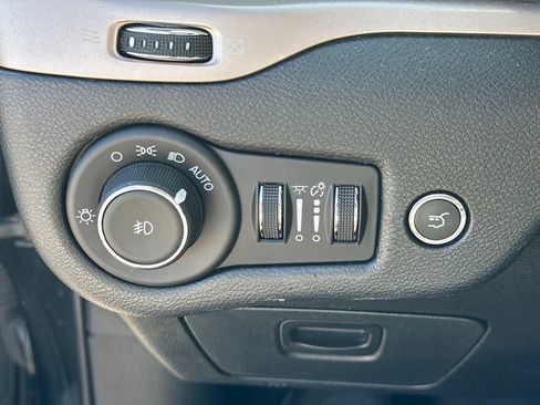 Used 2014 Jeep Cherokee Latitude w/ Comfort/Convenience Group AWD/4WD image 17