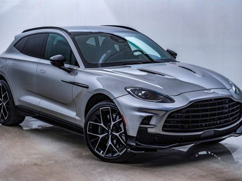 Used 2025 Aston Martin DBX 707 image 3