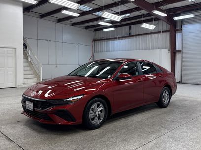 Used 2025 Hyundai Elantra SE