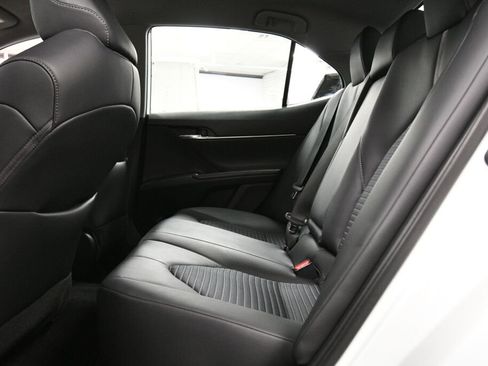 Used 2024 Toyota Camry SE image 19