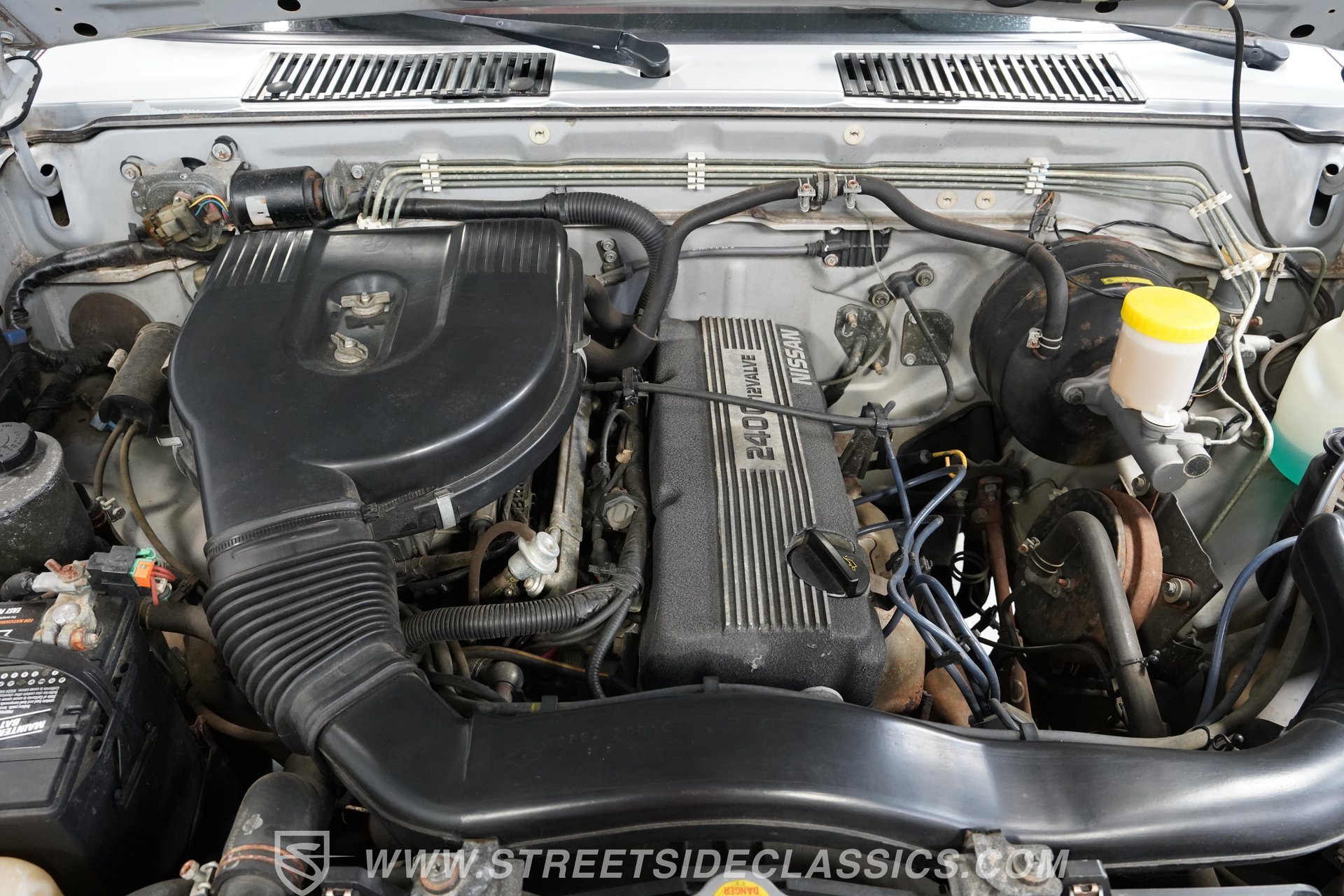 Used 1990 Nissan Pickup 4x4 Regular Cab image 3