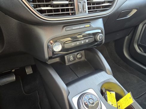 Used 2024 Ford Escape SE FWD image 17