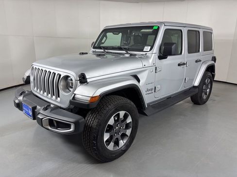 Used 2022 Jeep Wrangler Unlimited Sahara w/ LED Lighting Group AWD/4WD image 4