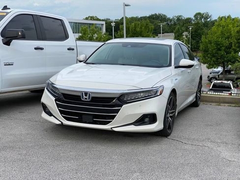 Used 2022 Honda Accord Touring image 3
