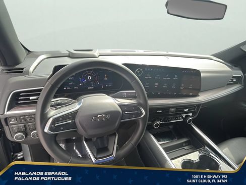 Certified 2025 Chevrolet Suburban Z71 AWD/4WD image 16