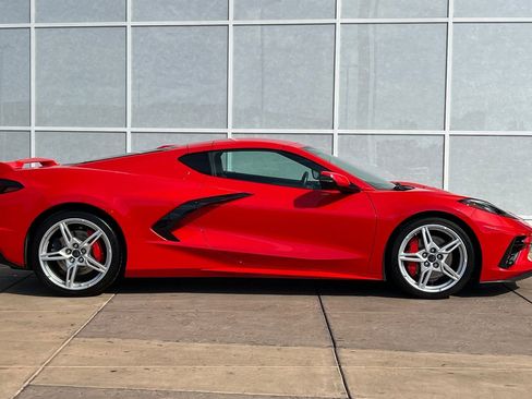 Used 2022 Chevrolet Corvette Stingray Preferred Cpe w/ Z51 Performance Package image 3