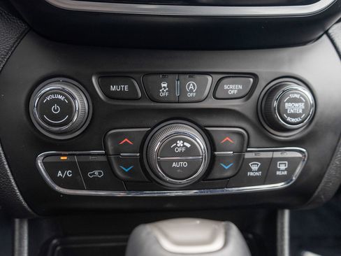 Used 2019 Jeep Cherokee High Altitude AWD/4WD image 21