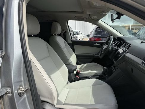 Used 2020 Volkswagen Tiguan SE w/ Panoramic Sunroof Package FWD image 28