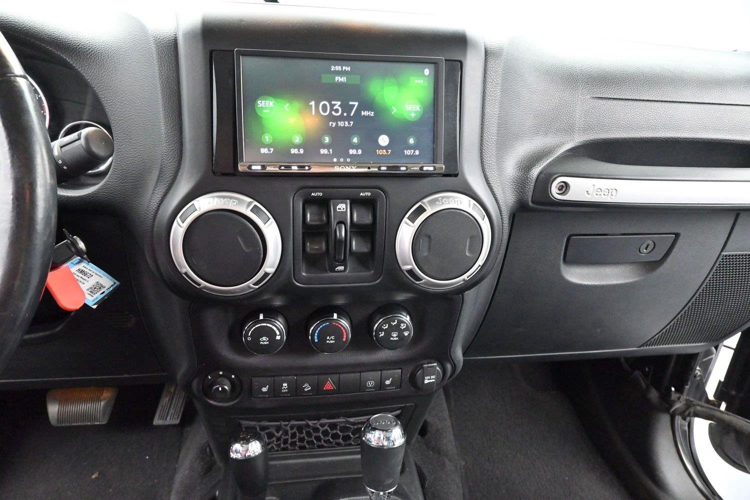 Used 2016 Jeep Wrangler Unlimited Rubicon w/ Dual Top Group AWD/4WD image 19