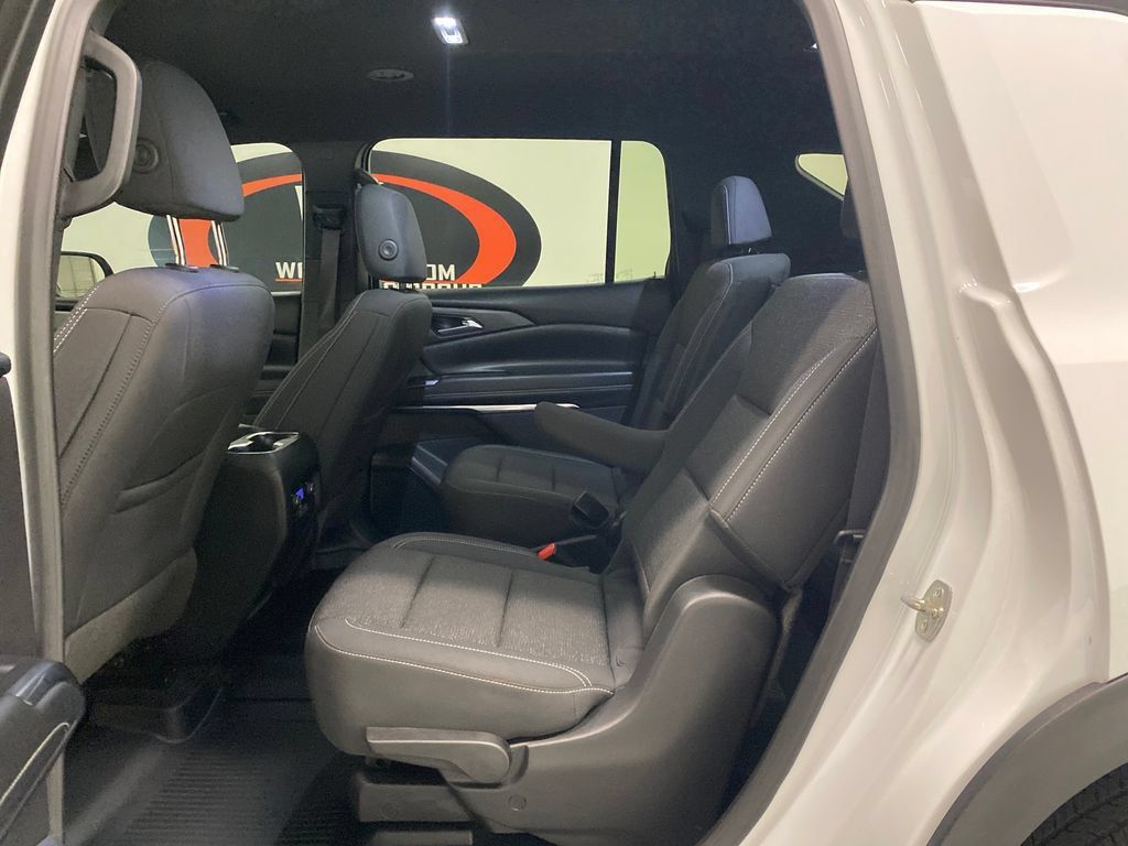 Used 2025 Chevrolet Traverse LT w/ LPO, Floor Liner Package FWD image 16