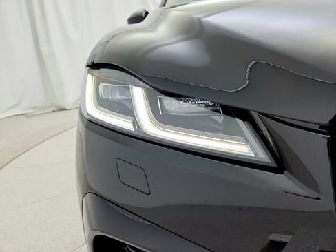 Certified 2025 Jaguar F-PACE SVR image 31