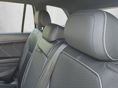 Used 2024 Volkswagen Tiguan SE R-Line image 20