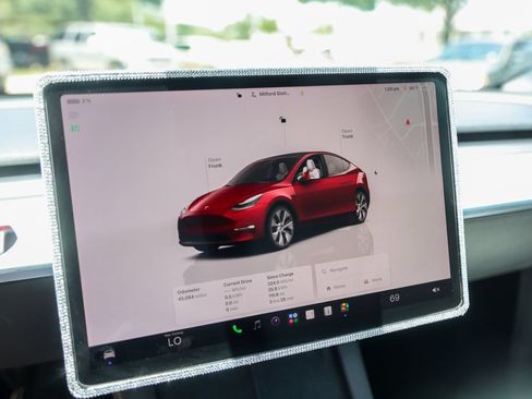 Used 2023 Tesla Model Y Long Range AWD/4WD image 14